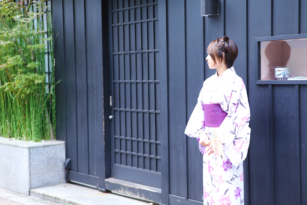 中学校・高校の家庭科授業でのゆかた着付け体験実習